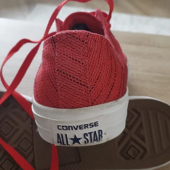 Like new Converse Chuck Taylor sneaker. Men's 11. - Picture 5 of 5